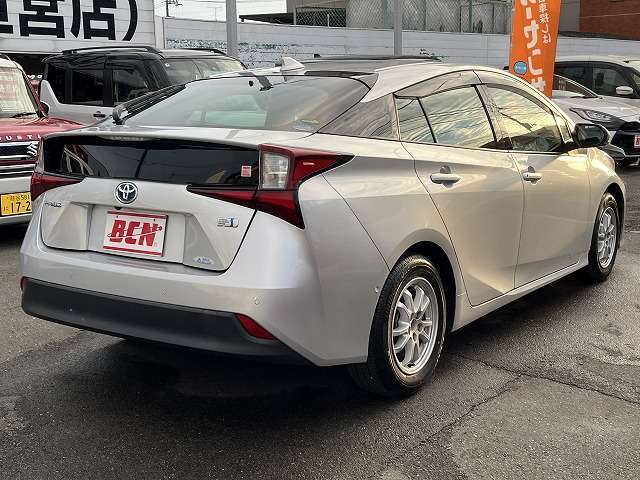 内装はルームクリーニング（室内清掃）後の納車となります♪♪　外装ももちろん磨き後の納車となります！！　プロスタッフがまごころ込めて仕上げます！！