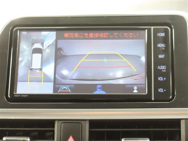 パノラミックビューモニター付きです。車両を上から見たような映像をディスプレイオーディオ画面に表示。運転席からの目視だけでは見にくい、車両周辺の状況をリアルタイムでしっかり確認できます。