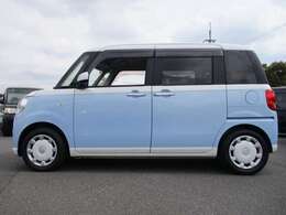 軽自動車を中心に、コンパクトカーやミニバン、SUV・ハイブリッド・軽トラ・軽バンなど様々な展示車を約30台程取り揃えております。車イス移動車などの福祉車両もなるべくご用意するようにしております。