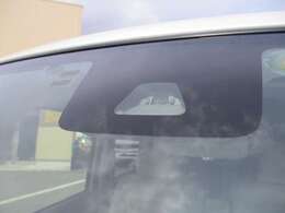 衝突軽減ブレーキ　その他安全機能多数