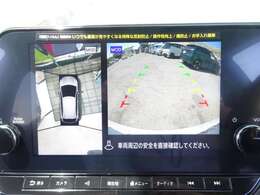 アラウンドビューモニターです。白線や駐車車両をナビゲーション画面に表示。駐車しているクルマとの位置関係がひとめで分かって安心です。