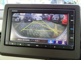 バックシフト連動のリアカメラ搭載しております。バック時に自動で画面が切り替わるので安心して運用頂けます。