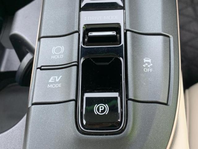国産車から輸入車まで多様なお客様のニーズのお応えできるように、全国規模で豊富な在庫展開！車のことならWECARSへ！