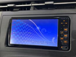 【純正ナビ】人気の純正ナビを装備しております。ナビの使いやすさはもちろん、オーディオ機能も充実！キャンプや旅行はもちろん、通勤や買い物など普段のドライブも楽しくなるはず♪