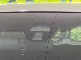 【ホンダセンシング】走行中に前方の車両等を認識し、衝突しそうな時は警報とブレーキで衝突回避と被害軽減をアシスト。より安全にドライブをお楽しみいただけます。