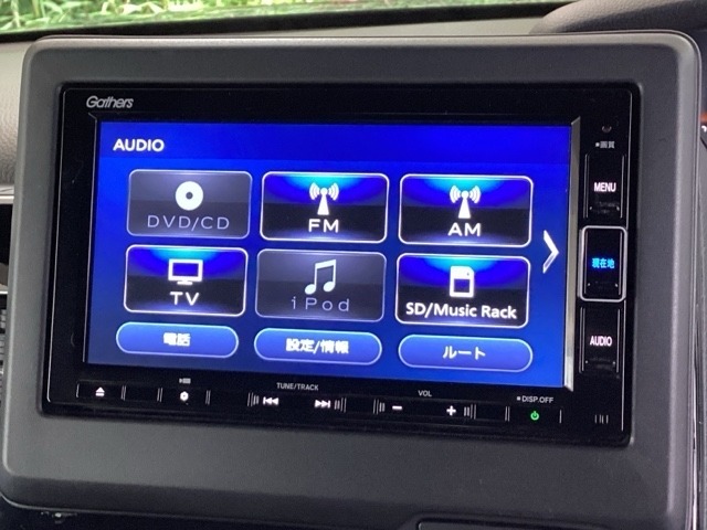 ナビ機能だけでなく、ミュージックサーバー、Bluetooth、フルセグテレビ、DVDとCD再生など、オーディオ機能がついています。