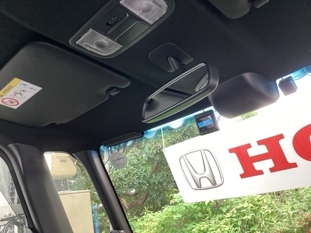 Hondaセンシング搭載！ミリ波レーダーと単眼カメラで、クルマの前方の状況を認識。ブレーキやステアリングの制御技術と協調し、安心・快適な運転や事故回避を支援する先進のシステムです！