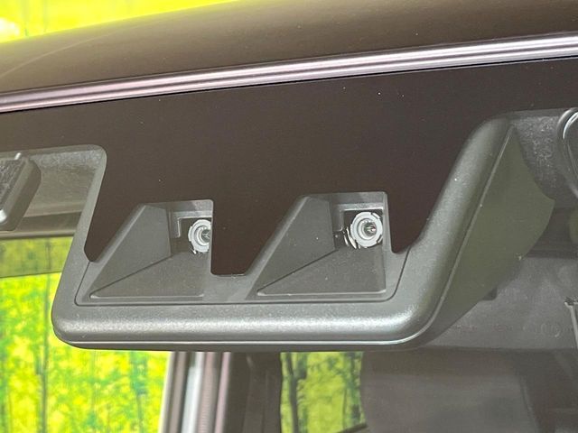 【スマートアシスト】走行中に前方の車両等を認識し、衝突しそうな時は警報とブレーキで衝突回避と被害軽減をアシスト。より安全にドライブをお楽しみいただけます。