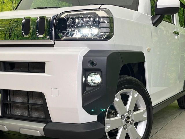 【LEDヘッドライト】悪天候や夜間走行時も良好な視界を確保し安心して運転できる高輝度LEDヘッドライトを装備！点灯速度が早く、消費電力も抑えられています。