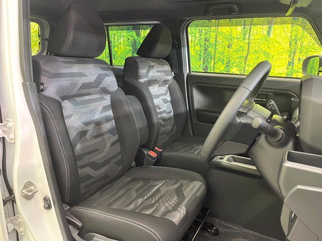 運転席シート廻りは使用感も少なく、良好な状態となっています。丁寧に使われていたことがよくわかりますね。