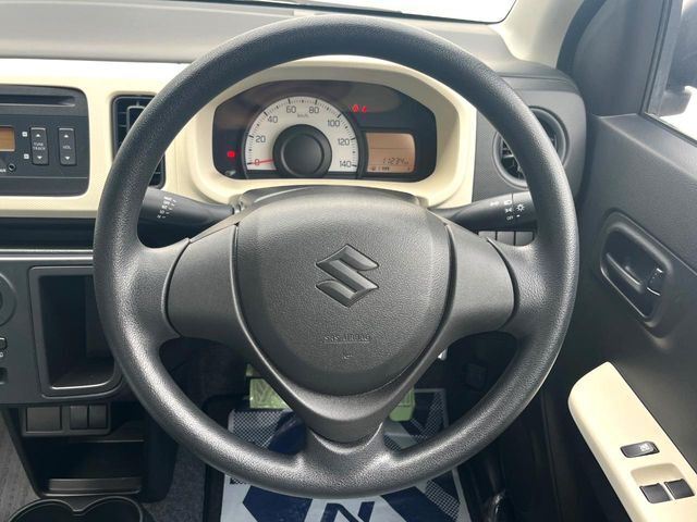 ステアリングも使用感が少なく、きれいな状態となっております♪