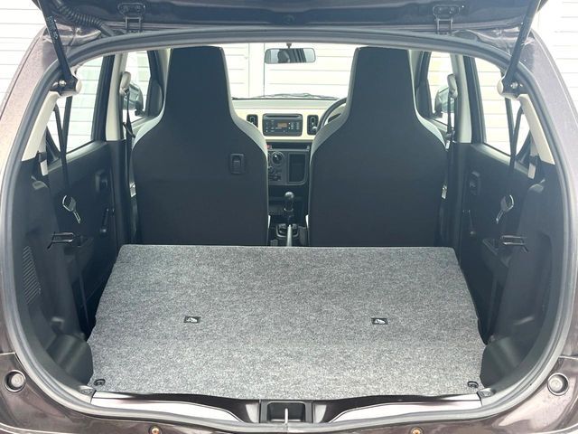 普段のお買い物や通勤、送迎等に十分な荷室スペースを確保しております。セカンドシートを倒すと、大きな荷物の積載も可能です♪