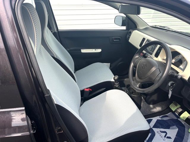 運転席シート廻りは使用感も少なく、良好な状態となっています。丁寧に使われていたことがよくわかりますね。