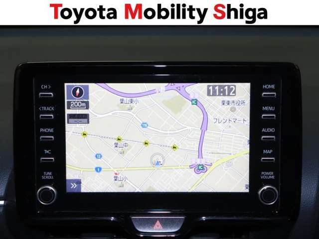 インパネ中央部にオ-ディオ機能とスマホ連携機能を搭載したディスプレイオ-ディオを装備しています。（CD・DVDデッキは装備しておりませんのでご注意ください）