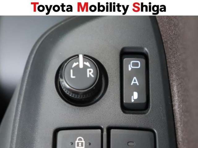 ドアの施錠・解錠と連動してドアミラーが開閉します。鍵の閉め忘れの確認にとても便利です♪