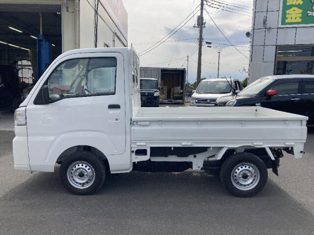 「当社のおすすめオプション」　メンテナンスパック￥26.500～　オイル交換回数制限無　オイルフィルター2年間3回交換　点検5回無料　ワイパーゴム交換2年間1回　次回車検整備代込　距離走る方に尚おすすめです！