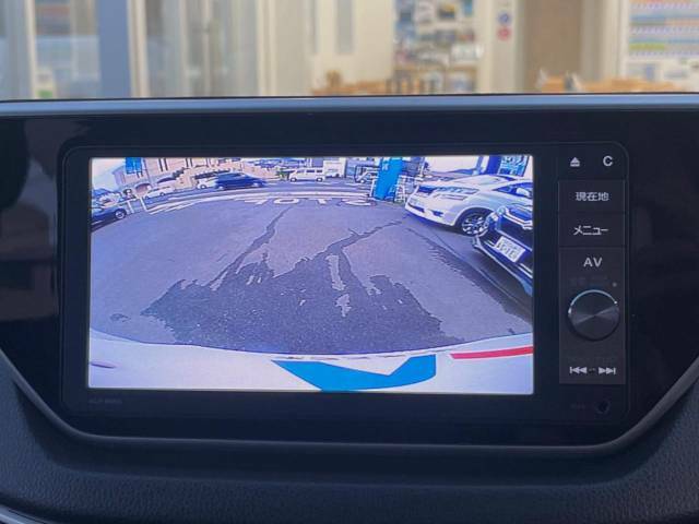 【バックカメラ】駐車時に後方がリアルタイム映像で確認できます。大型商業施設や立体駐車場での駐車時や、夜間のバック時に大活躍！運転スキルに関わらず、今や必須となった装備のひとつです！