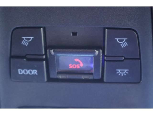 コネクテッドサ-ビスのヘルプネットを搭載しています。車両の位置情報などが自動で送信されるので、迅速な緊急車両の手配ができます。機能の詳細はスタッフまでお問い合わせください