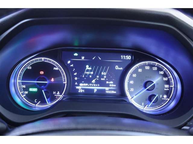 様々な情報を表示するマルチインフォメーションディスプレイ搭載の見やすいメーターです