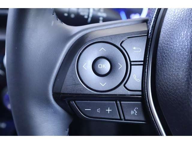 ステアリングスイッチはハンドルを握りながらオーディオの操作などが可能です！走行中の視線移動も最小限で済むので安全にも役立ちます！