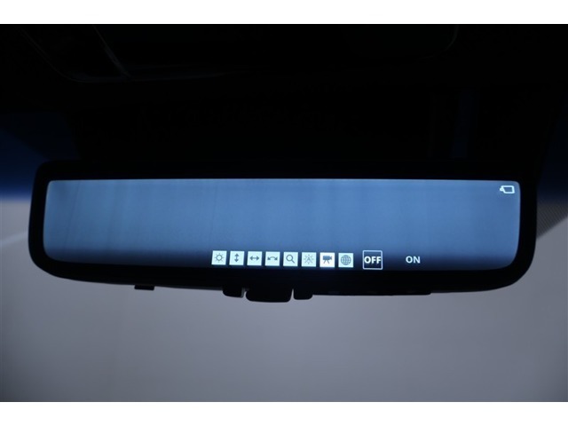 デジタルインナーミラーはインナーミラーに後方映像を表示。ヘッドレストや荷物などで視界をさえぎられずに後方を確認することが出来る運転補助装置です。モニターモードとミラーモードは切り替え可能です