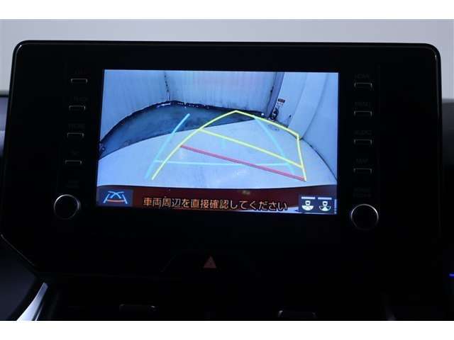 ハンドル操作に連動してガイドラインが変化するバックモニター搭載！クルマは構造上たくさんの死角がありますので、とても便利な機能です。あくまで補助の為の装備ですのでバックは目視での確認が大事ですよ！
