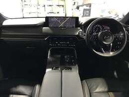 快適な室内空間が広がります。デザイン性と操作性を両立したインテリアでドライバーを飽きさせません☆