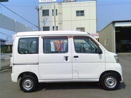 当社は、本店と東温店の2箇所の展示場がございます。本店で撮影した画像の車両でも東温店に展示している車両もございますので、恐れ入りますがご来店いただける際は展示店舗をご確認いただく事をお薦め致します。