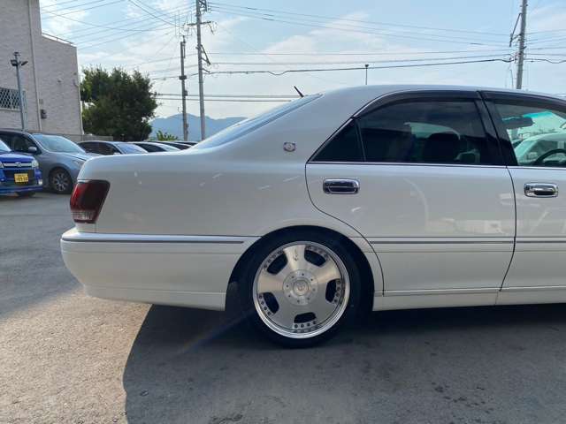 人気のパールホワイトです♪清潔感のある色で洗車するだけで輝きが蘇る色です♪