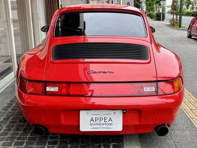 ポルシェ911はいつの時代でも同等の性能を持つスポーツカーに比べより優れた耐久性と品質を備えてきた◎緊急用的とは言えリアシートを備えフロントトランクの利便性などライバルより実用性でも上だったと言える！