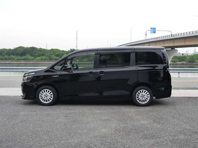 両側電動スライドドア付きで乗り降りもラクチンですね！後付けはほぼ不可能ですので、両側自動ドアにこだわってお探しの方はお早めにっ！