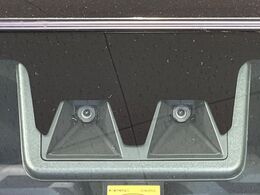 【スマートアシスト】走行中に前方の車両等を認識し、衝突しそうな時は警報とブレーキで衝突回避と被害軽減をアシスト。より安全にドライブをお楽しみいただけます。