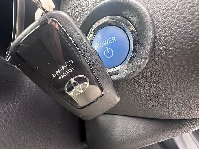 【スマートキー】車内へのアクセスやエンジン始動が楽々に♪　今や必須アイテムのキー複製防止の「イモビライザー」まで備わっております。