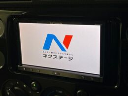 【ディスプレイオーディオ】お持ちのスマホやMP3プレイヤーとの無線接続で音楽再生が可能！コードで繋ぐわずらわしさも無く、手軽にお気に入りの音楽を楽しめます。