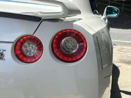 テールも4灯LEDタイプへ変更されております！