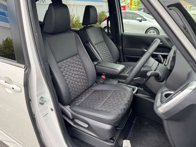 自社陸運局指定工場完備！国家資格車検検査員やメーカー資格1級を持った整備士による整備。ステレオ、エアコン等走行に関係のない所も不具合箇所があれば修理してお渡しいたします。