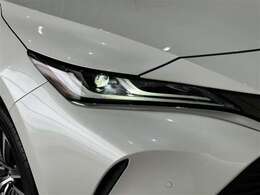 LEDヘッドライトです。デザイン性がよくとても明るいので、夜間の走行や悪天候でも安心です。しかも長寿命！