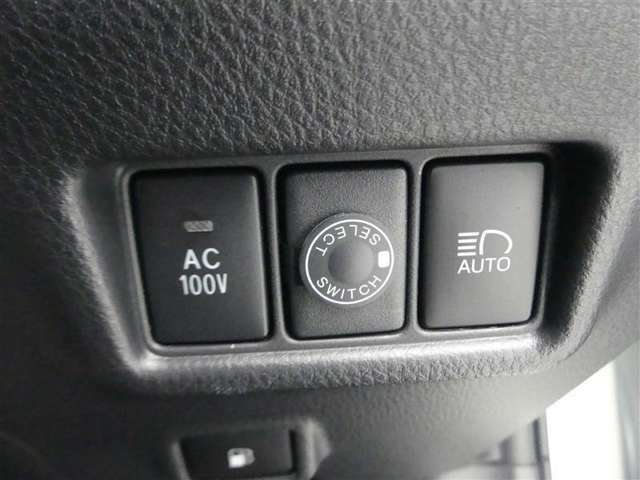 【先進ライトスイッチ】先進ライトスイッチは対向車や前方の車両を検知して自動でハイビームの切替をしてくれます。