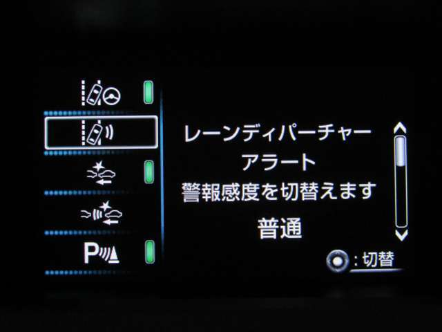 レーンディパーチャーアラート付で車線逸脱の可能性をドライバーにお知らせしてくれます！！