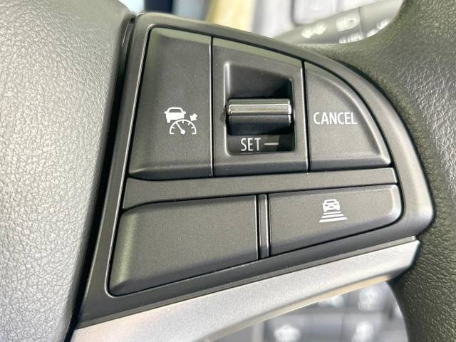 【アダプティブクルーズコントロール】高速道路での長距離走行が楽に！！自動で速度を保つクルーズコントロールが、衝突軽減システムと連携し、前方の車両を感知して車間を保つように速度調節してくれます！！