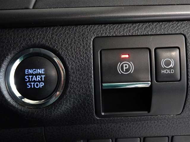 電動パーキングブレーキ・ブレーキホールドを装備してます。ホールド機能は信号待ちが多い一般道で疲労軽減になり、大好評です！