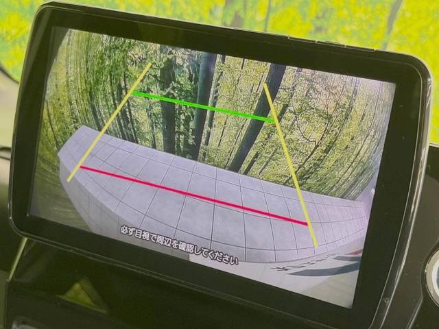 【バックカメラ】駐車時に後方がリアルタイム映像で確認できます。大型商業施設や立体駐車場での駐車時や、夜間のバック時に大活躍！運転スキルに関わらず、今や必須となった装備のひとつです！