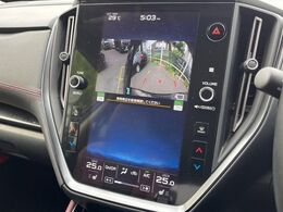 【フロント＆サイド＆バックカメラ】ドライバーから見にくい死角部分を映像で確認できる前方と左側面にカメラを装着。見通しがきかない場所や住宅密集地などを運転することが多い人におすすめの安心装備です。