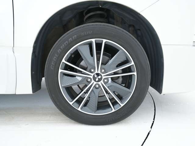 装着タイヤ★アーバンギア専用の純正アルミホイール＆夏タイヤ装着です★