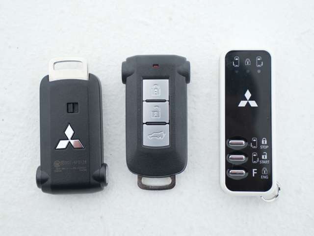 スマートキー＆純正エンジンスターター★ドアのボタンを押すとドアのロック・ロック解除をすることができます♪