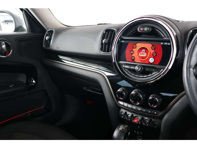 衝突軽減ブレーキ・追従クルコン・FRドラレコ・バックカメラ・パワートランク・ナビ・DTV・Bluetooth・AUX・USB・Bluetooth・オートライト・スマートキー・アイドリングストップ・R17AW