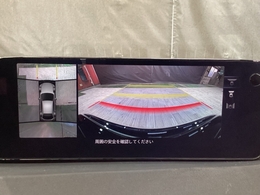 狭い場所での駐車やすれ違いなどでより的確な運転操作に役立つ360°ビューモニターが装備されています。