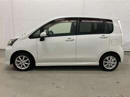 外装のキズ・凹みはそのままで室内は簡易清掃のみの保証なし車ですが、価格を抑えたお得な中古車です♪詳細はご来店時にスタッフへお尋ねください★