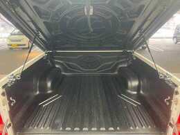 ハードトノカバー＆ベッドライナー装備！