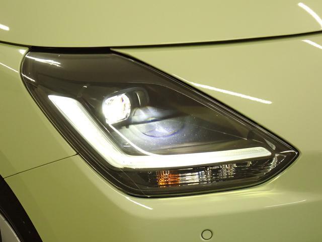 省電力・長寿命・高輝度の3拍子揃った　LEDヘッドランプ装備！！